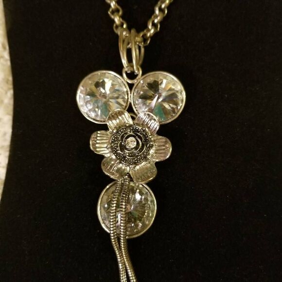 Chunky Silver Rhinestone Flower Necklace - Picture 1 of 6
